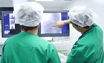 En hospital Simón Bolívar salvan a paciente con aneurisma