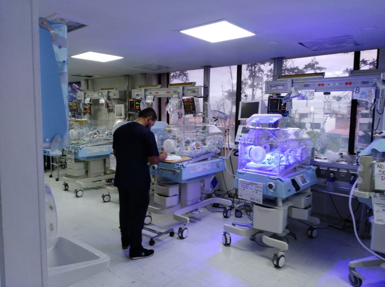 Subred Sur Occidente adquiere 32 nuevas incubadoras para la Unidad de Cuidado Neonatal de la USS Occidente de Kennedy
